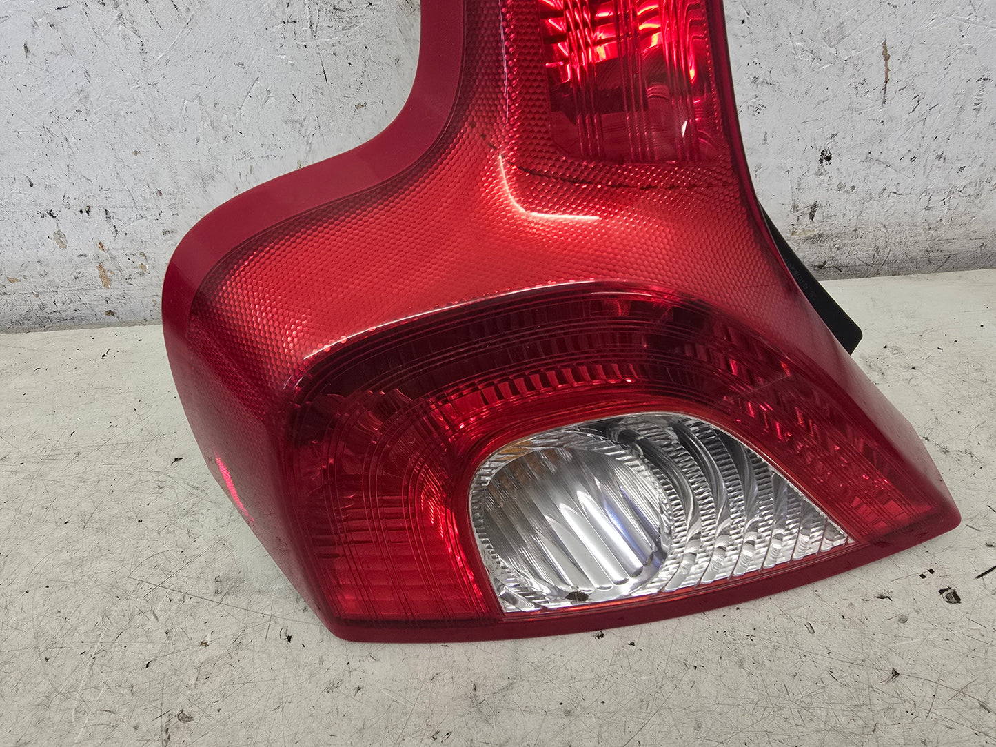 2006-2013 Volvo C30 Passenger Side Rear Tail Light 31213913