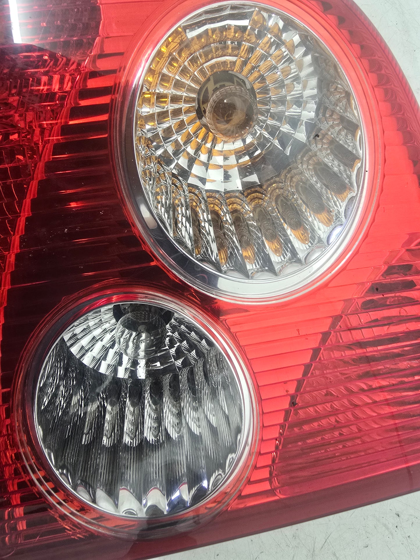 2006 Volvo XC90 D5 Lower Rear Brake Light 379256