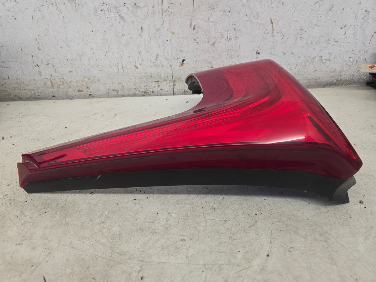 2012-2019 Volvo V40 Hatchback Rear Right Tail Light on Body 31395845 Bursting Blue Genuine