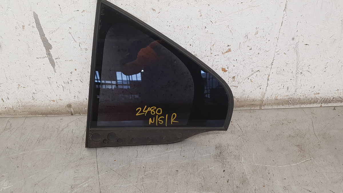Volvo S80 Quarter Window Glass 30779888 — photo 3