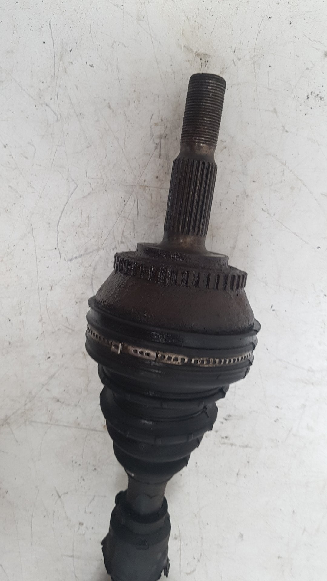 2001 - 2004 Volvo V40 Estate Driveshaft (Manual) UK Drivers Side Front. 614084
