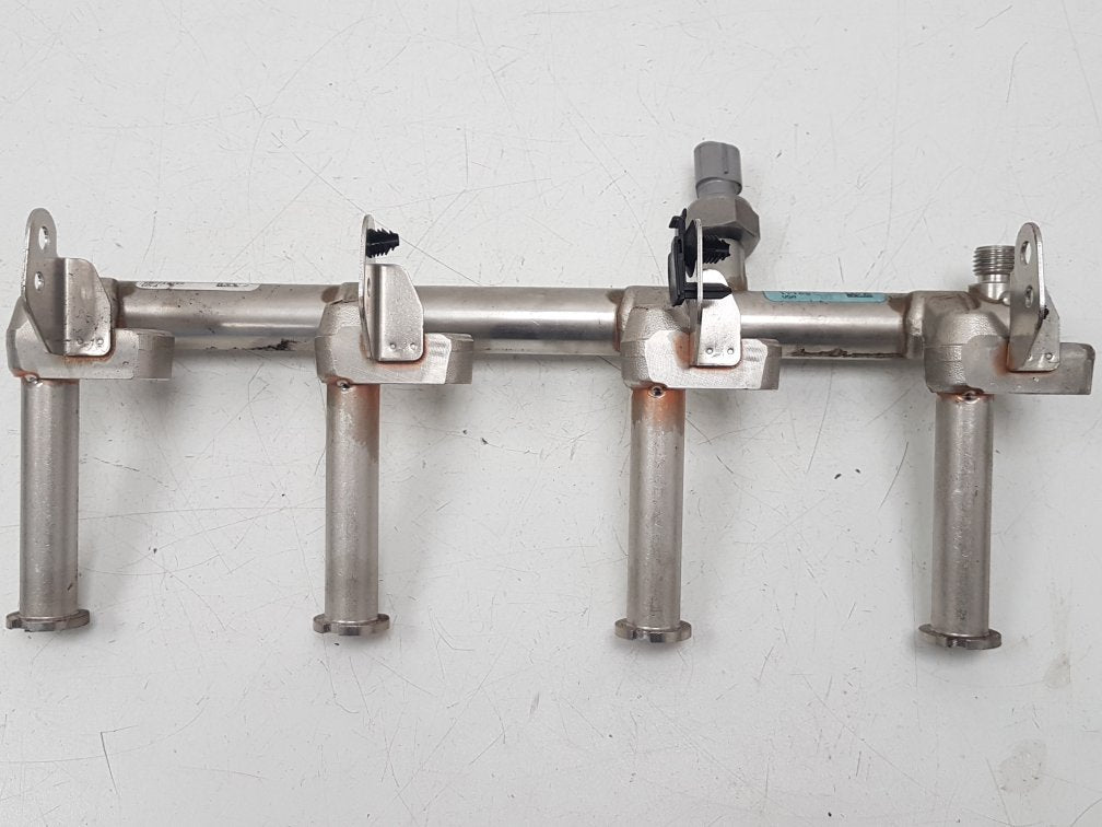2015 - 2019 Volvo V40 Cross Country Hatchback Injection Rail 31478555 31465788