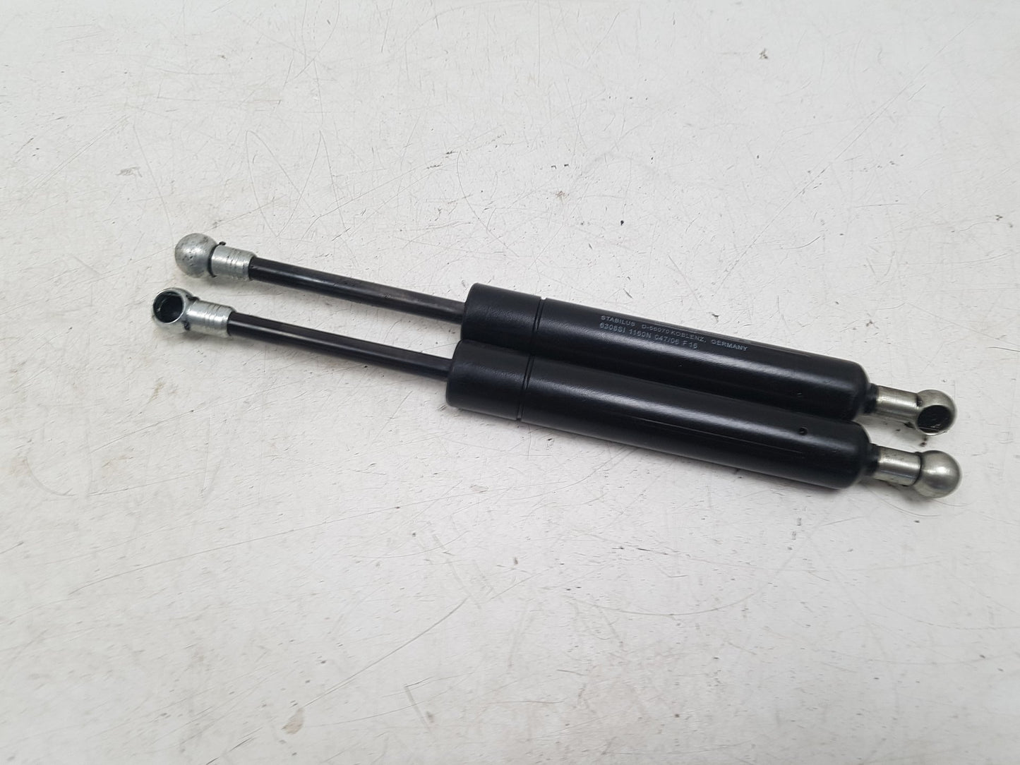 2004 - 2007 Volvo XC70 Estate TAILGATE STRUTS (PAIR) 30674494