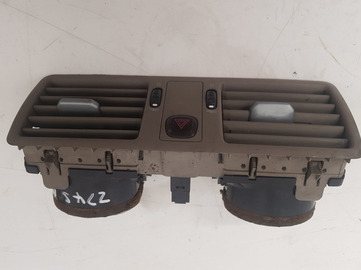 Volvo XC90 XC90 BEIGE CENTER DASHBOARD VENT , 12-MONTH WTY Centre 2004 3409400
