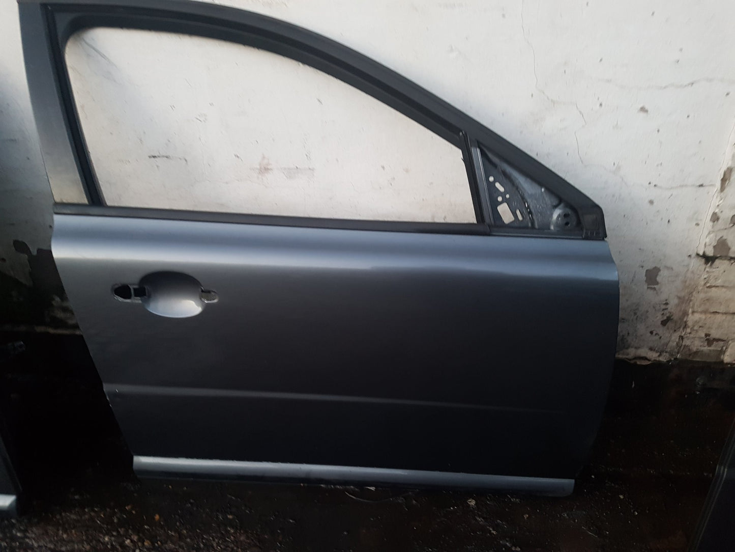 2008-2016 Volvo V70 Front Driver Side Bare Door 455 Titanium Grey 31335589