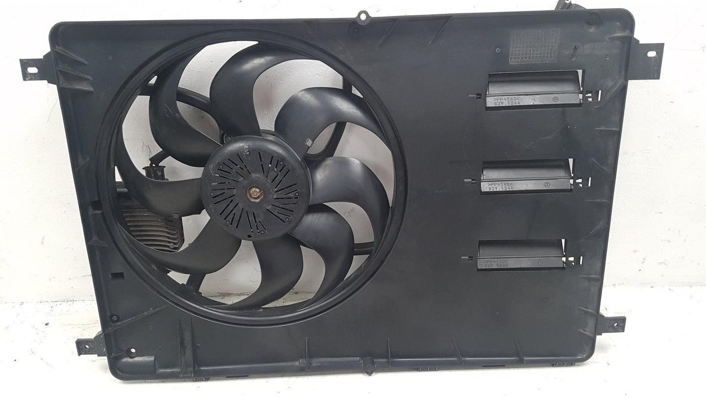 2012 - 2016 Volvo V40 Cross Country Hatchback RADIATOR FAN & COWLING (A/C CAR) 31368431