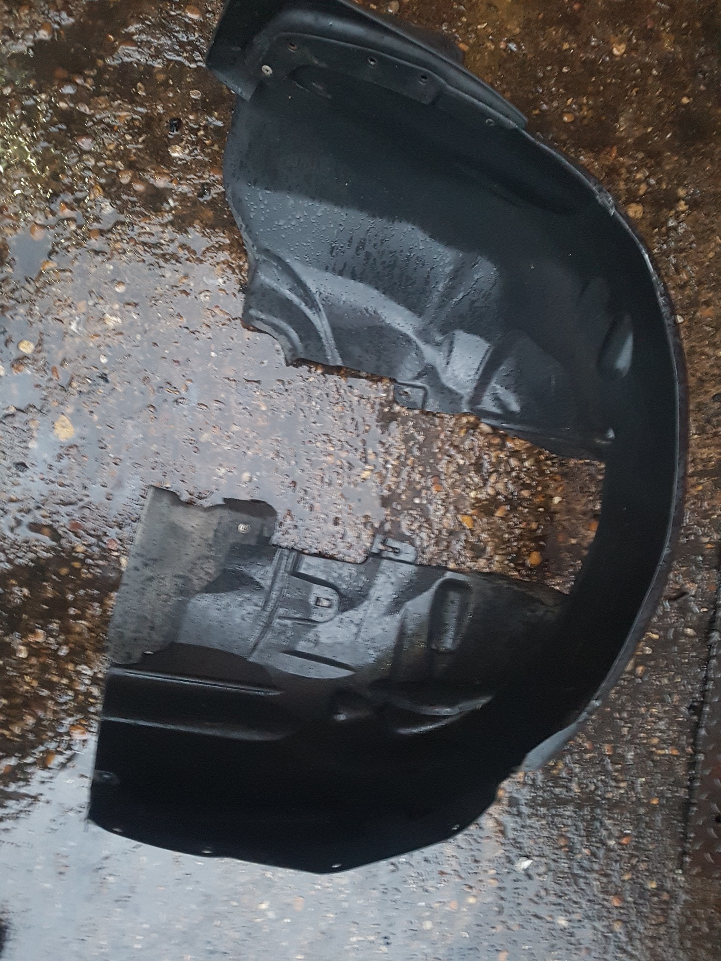 2008-2011 Volvo V70 Front Driver Side Inner Wheel Arch Liner 31213651