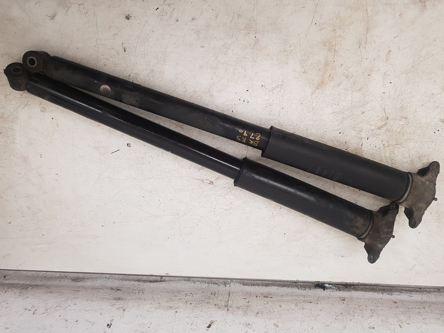 2013 - 2016 Volvo V40 III 525 Hatchback REAR SHOCK ABSORBER (PAIR) 8V61-18159