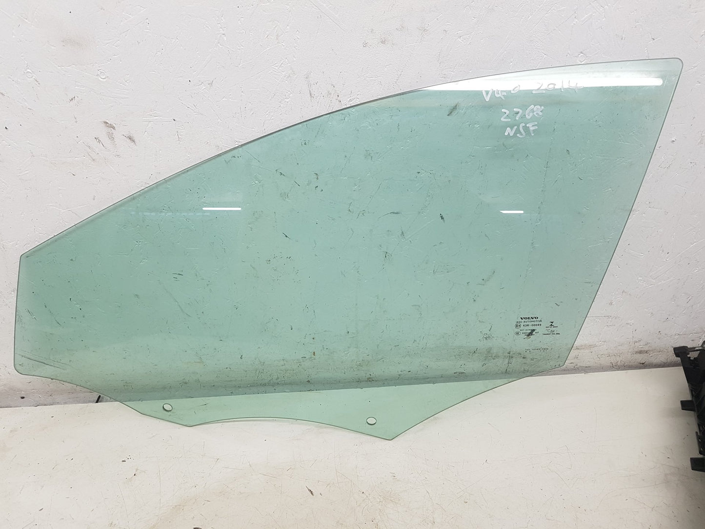 2012 - 2015 Volvo V40 Hatchback Left Front Door Window