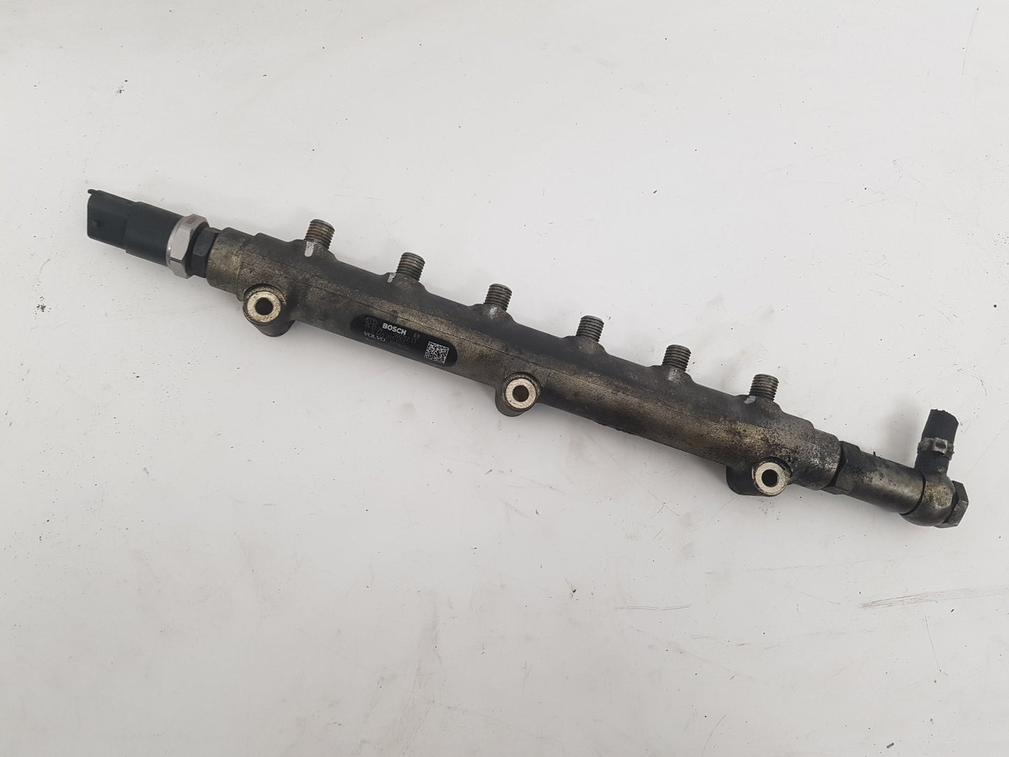 2004 Volvo V70 D5 High Pressure Diesel Fuel Injection Rail 8658252