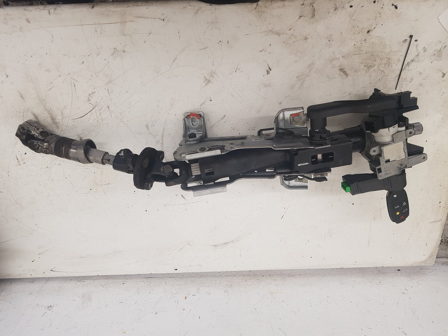 2001-2007 Volvo S60 V70 XC70 Upper Steering Column Assembly Ignition Lock 30680270