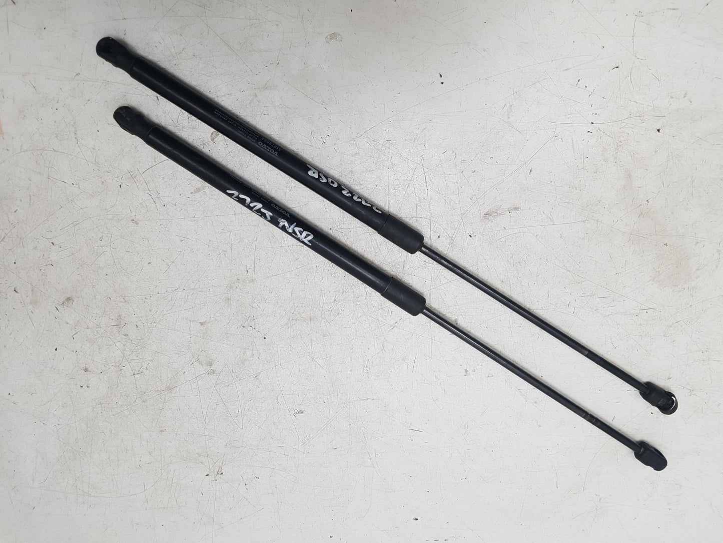 2013 - 2019 Volvo V40 III 525 Hatchback TAILGATE STRUTS (PAIR) 31278560