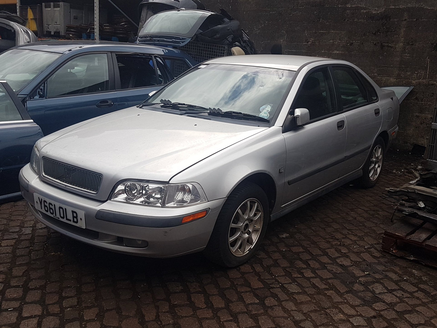 1998 - 2003 Volvo S40 Saloon BREAKING FOR SPARES