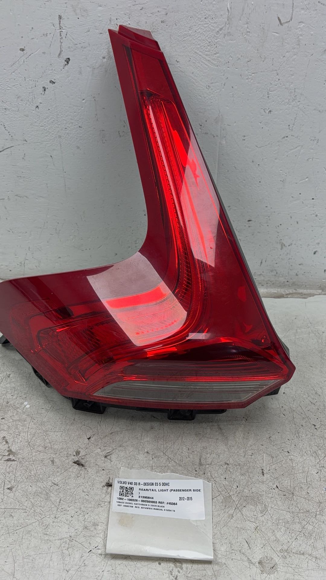 2012-2015 Volvo V40 Passenger Rear Tail Light 31395844 Genuine OEM