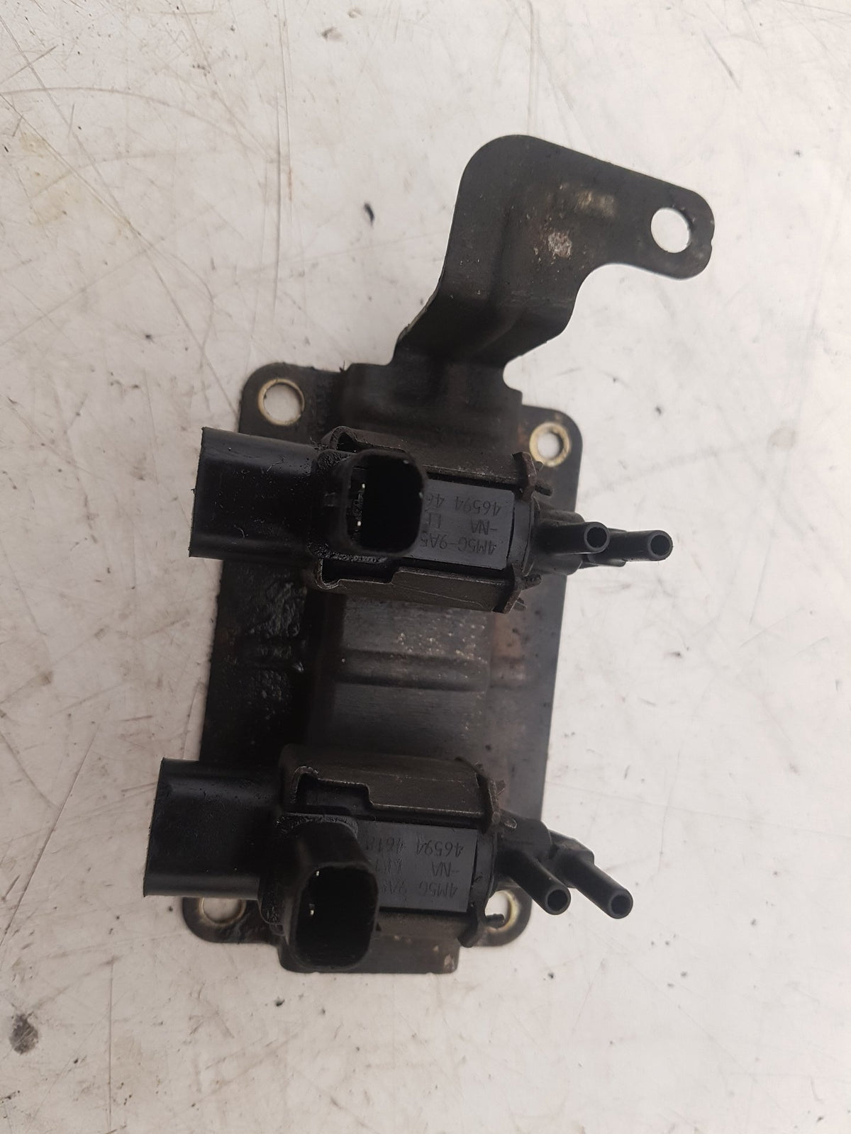 2004-2007 Volvo S40 T5 VVT Vacuum Control Solenoid Valve 4M5G-9A500-NA