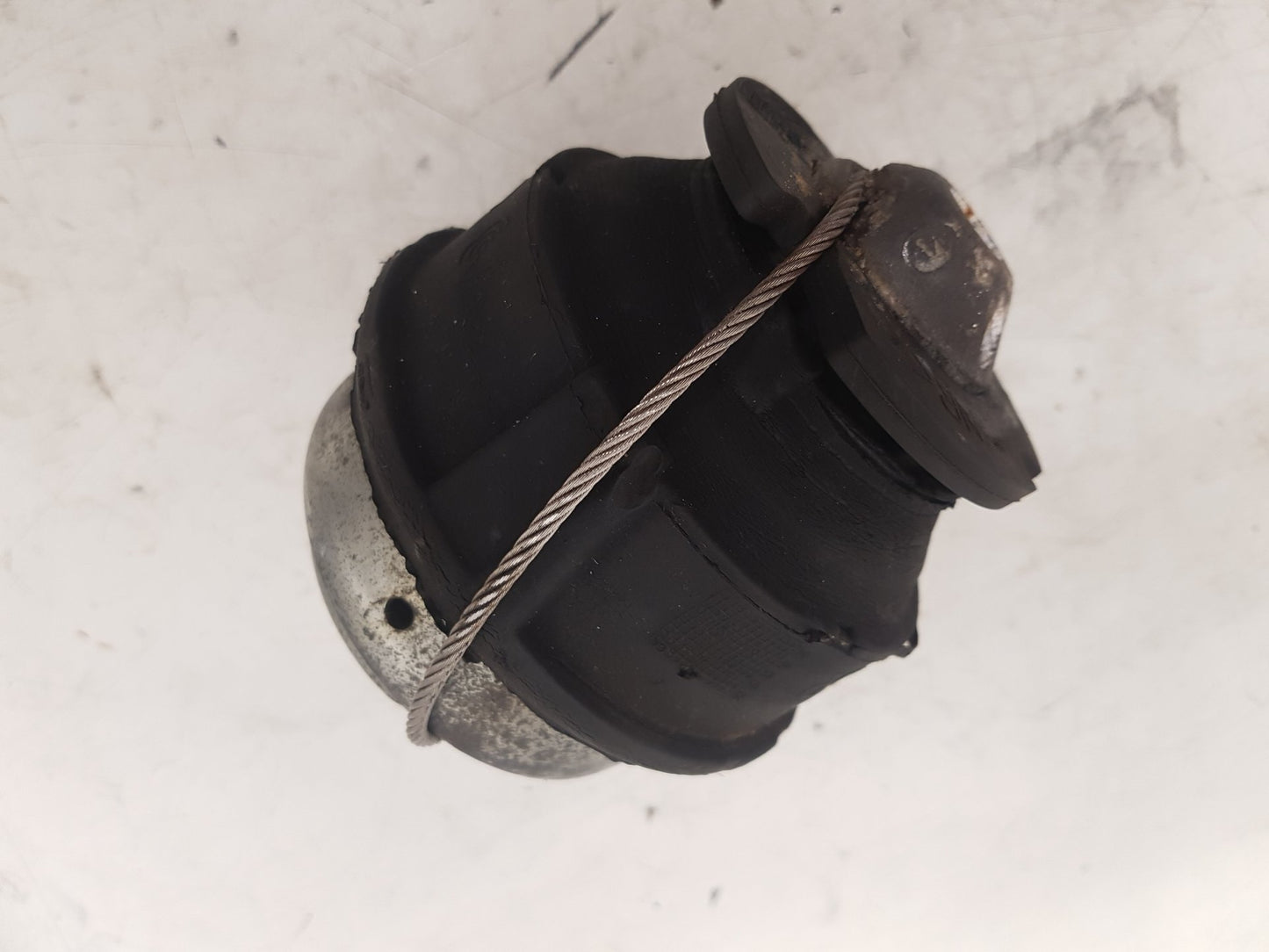 2004 - 2007 Volvo XC70 Estate Bottom Engine Mount 30741397