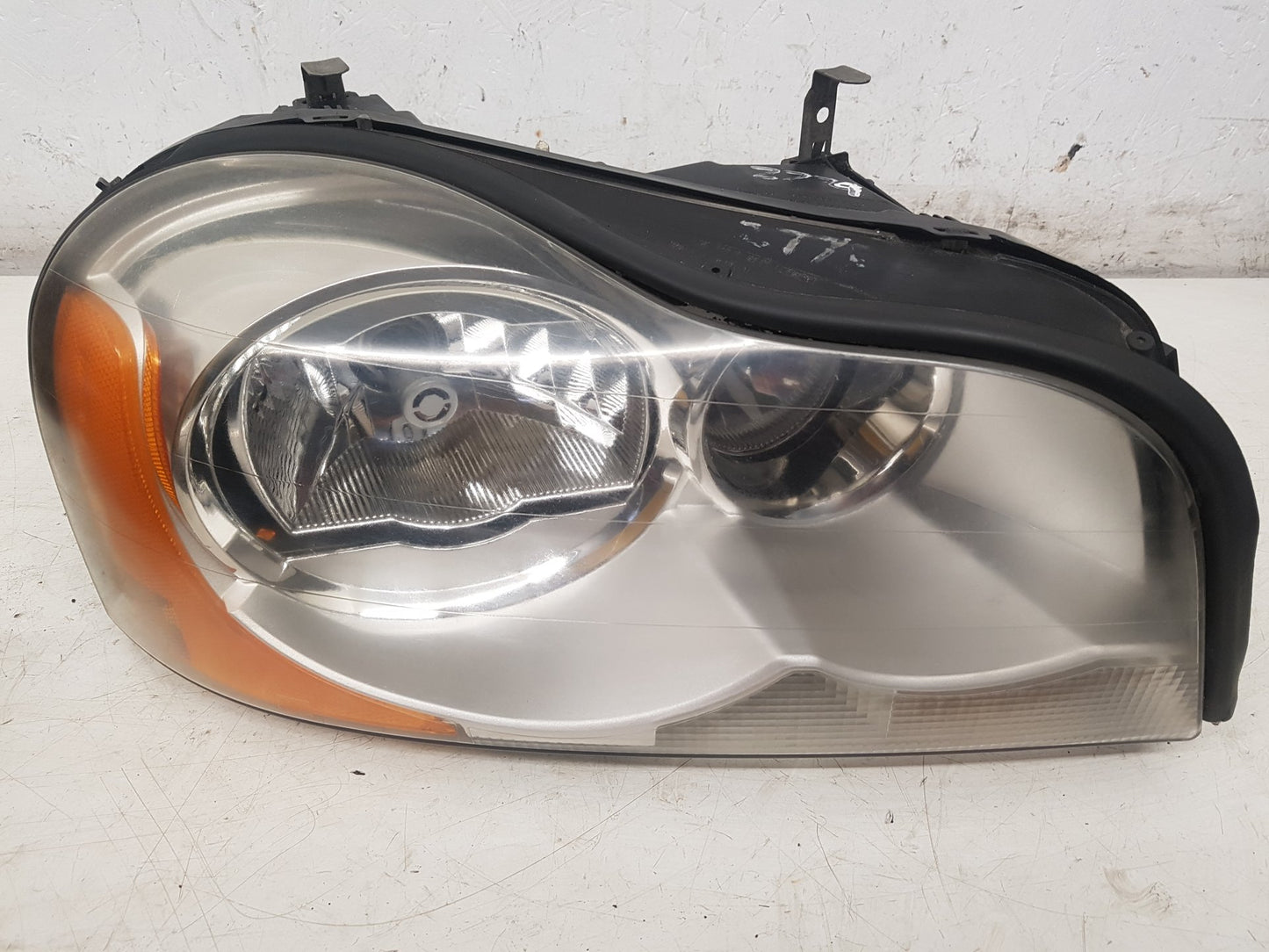 2002 - 2006 Volvo XC90 Estate Right Headlight 30678189