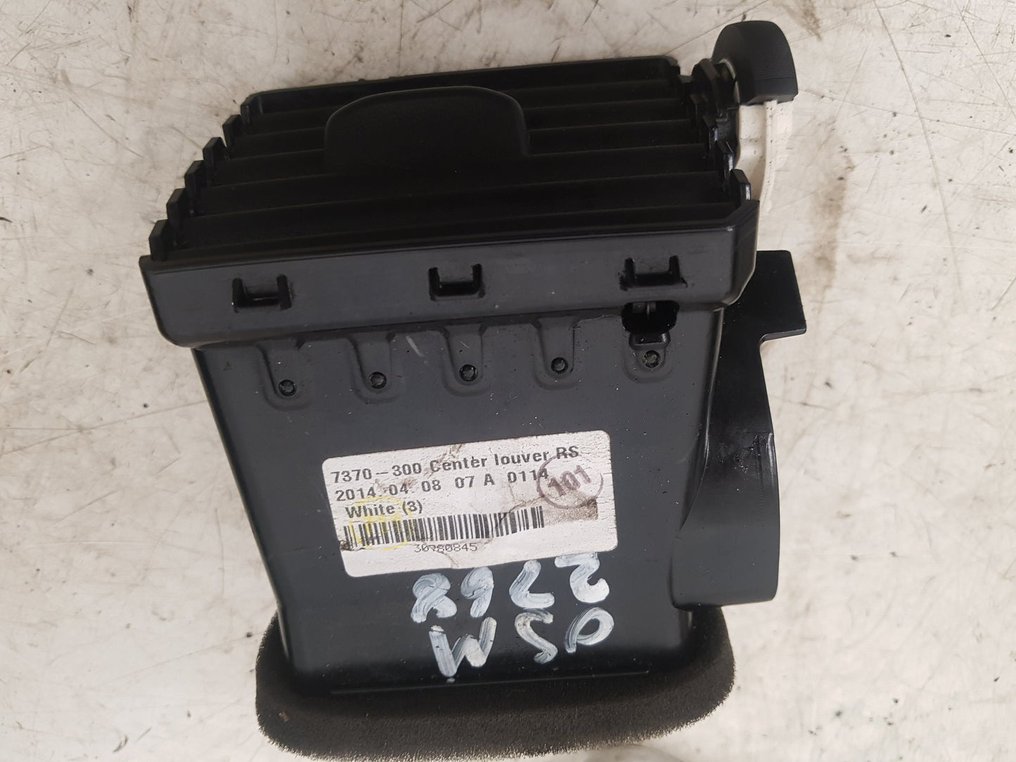 2012 - 2015 Volvo V40 Hatchback AIR VENT (CENTRE FRONT) 30780845