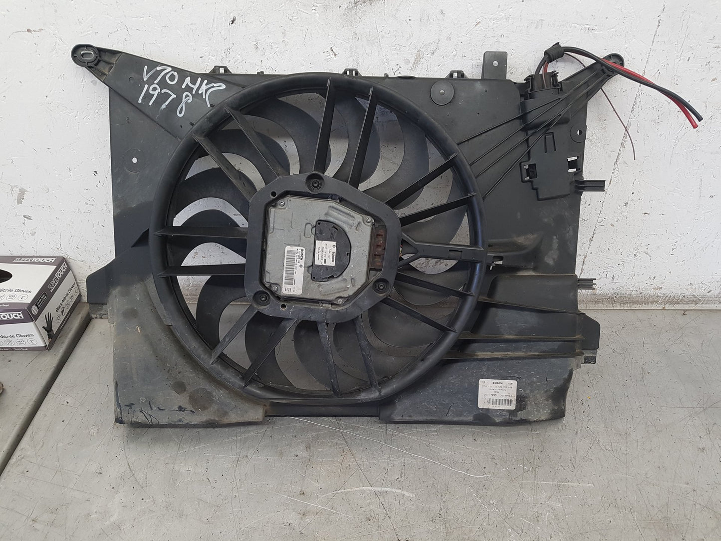 2005 - 2008 Volvo V70 Estate RADIATOR FAN & COWLING (A/C CAR) 30741144 30741238