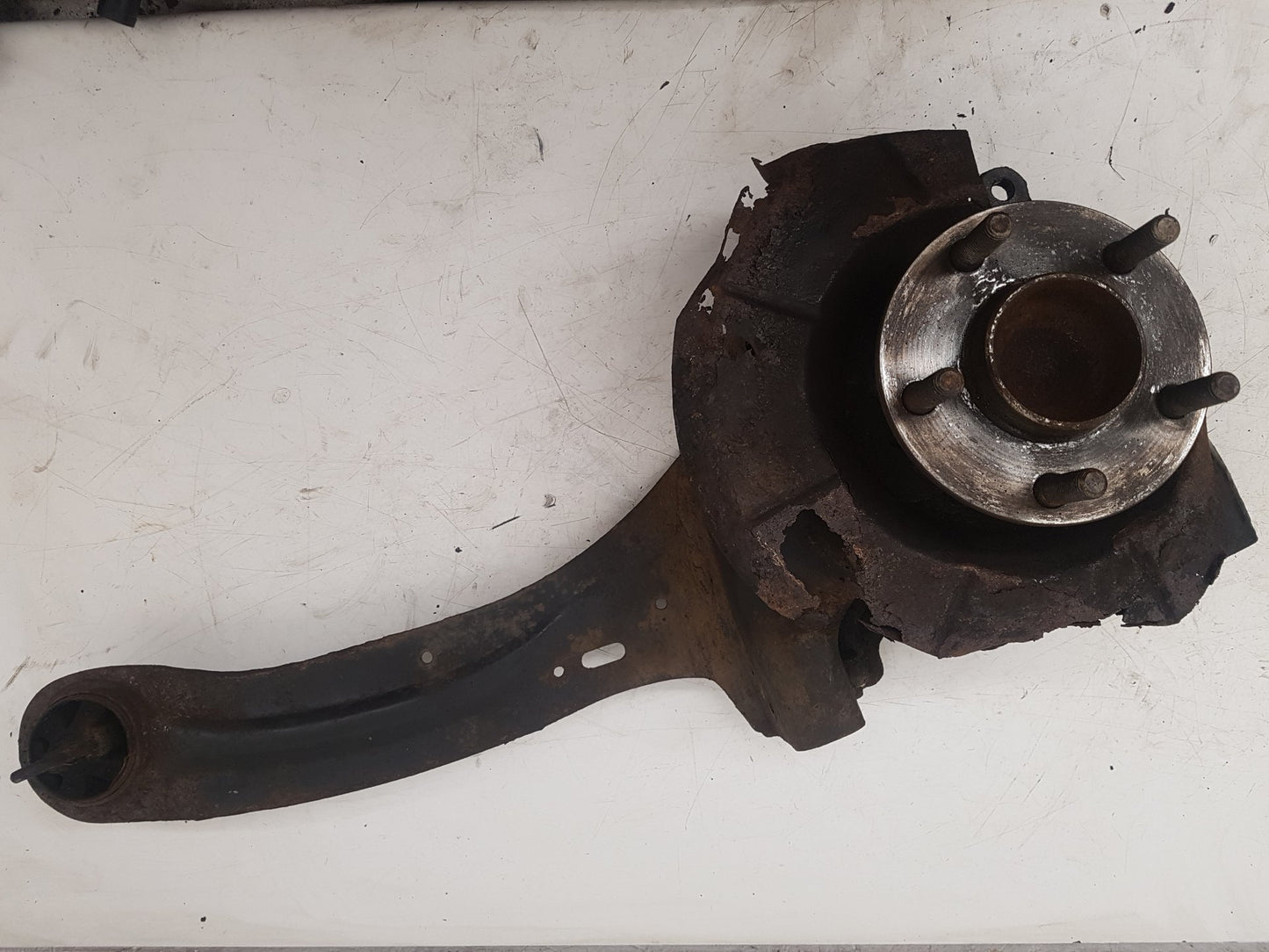 2010 - 2012 Volvo S40 Saloon Right Rear Hub Assembly 31340686