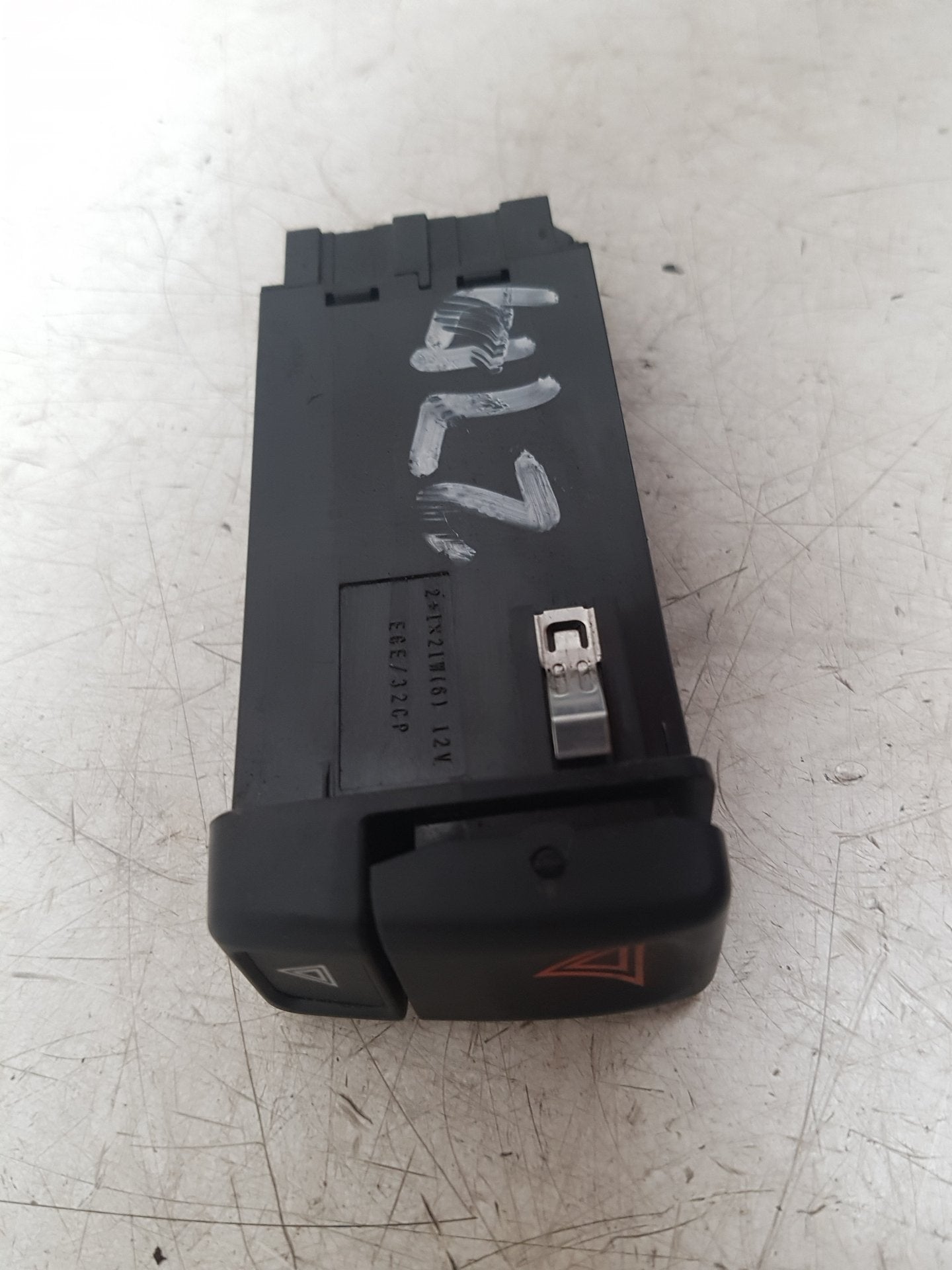 1992 - 1997 Volvo 850 Estate Hazard Switch Control Panel 9125204