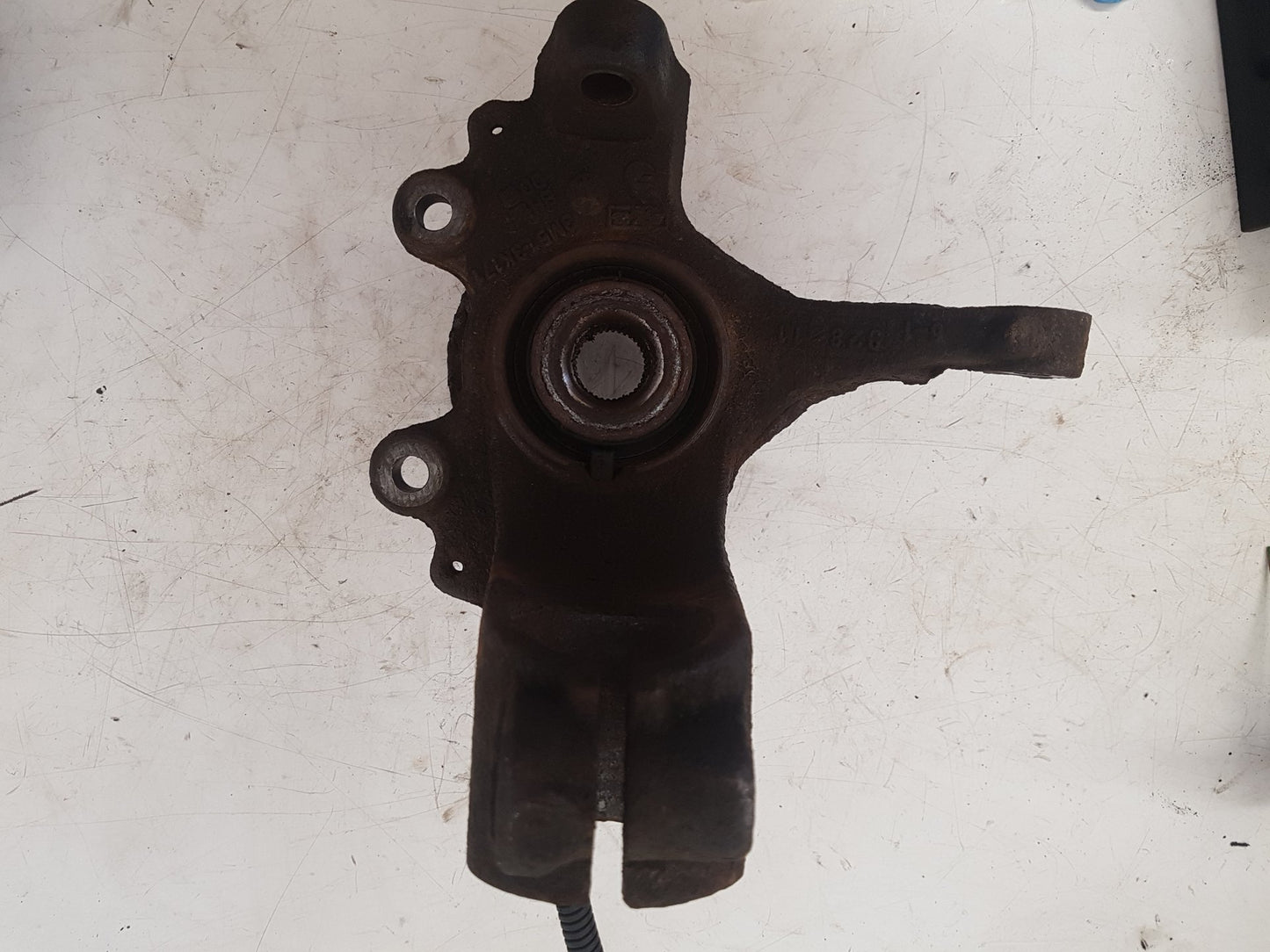 2010 - 2012 Volvo S40 Saloon Left Front Hub Assembly 3M51-3K171