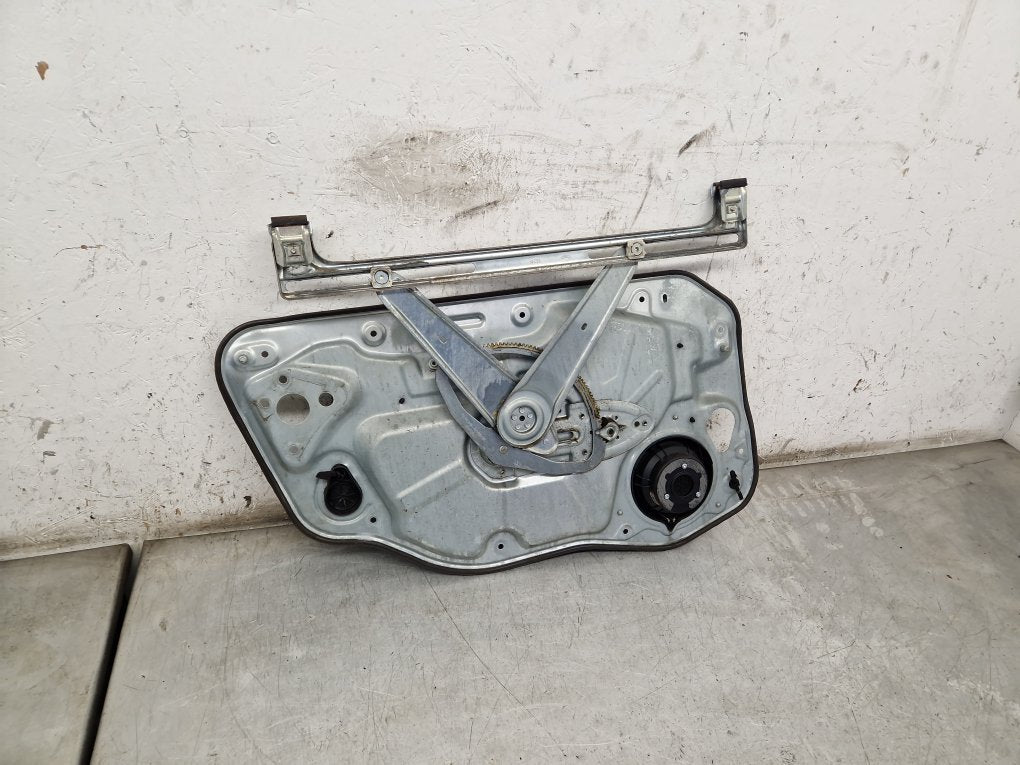 2004 - 2010 Volvo V50 Estate WINDOW REG (DRIVERS SIDE FRONT) 977406