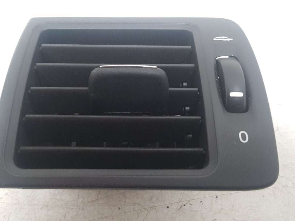 2005 - 2012 Volvo S40 Saloon AIR VENT (PASSENGER SIDE FRONT) 39888287