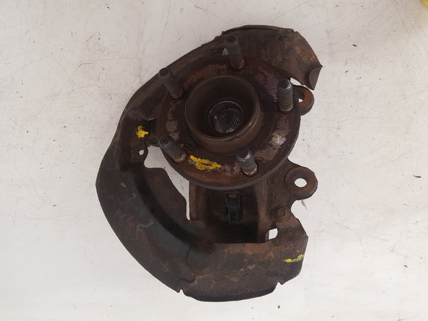 2006 - 2010 Volvo V50 Estate Left Front Hub Assembly 3M513K171