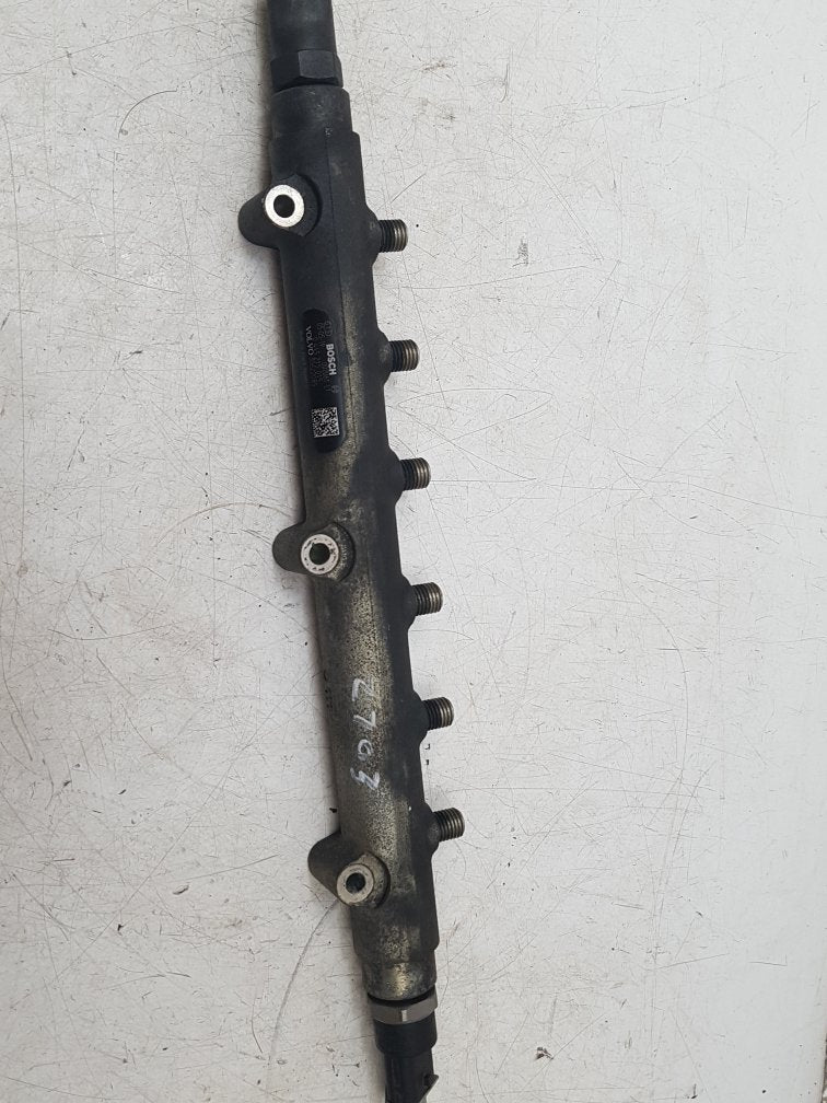 2002 - 2006 Volvo XC90 Estate Injection Rail 0445215015 30622085 0 445 215 015