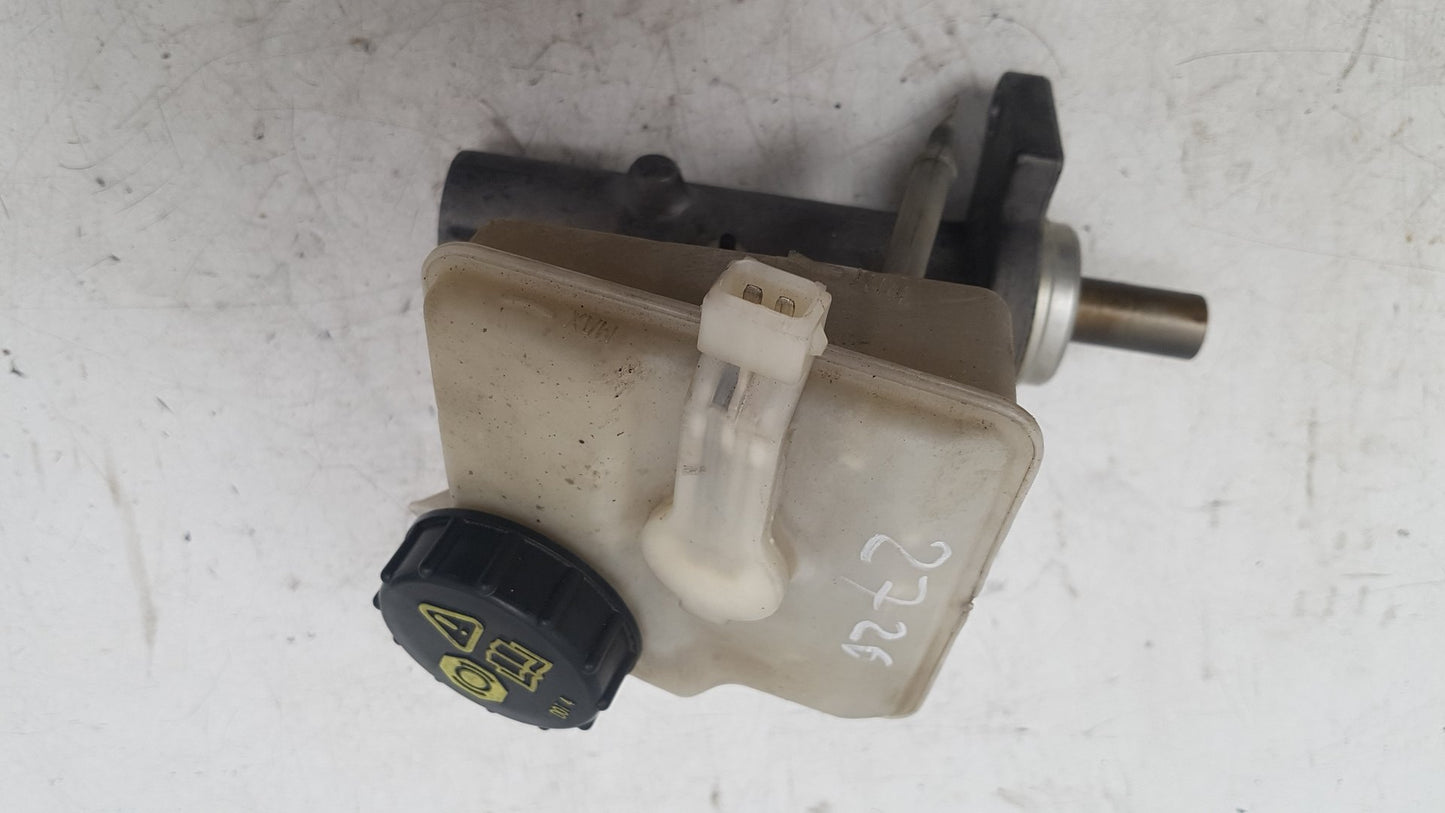 2003 - 2007 Volvo V70 Estate Brake Master Cylinder 8646008