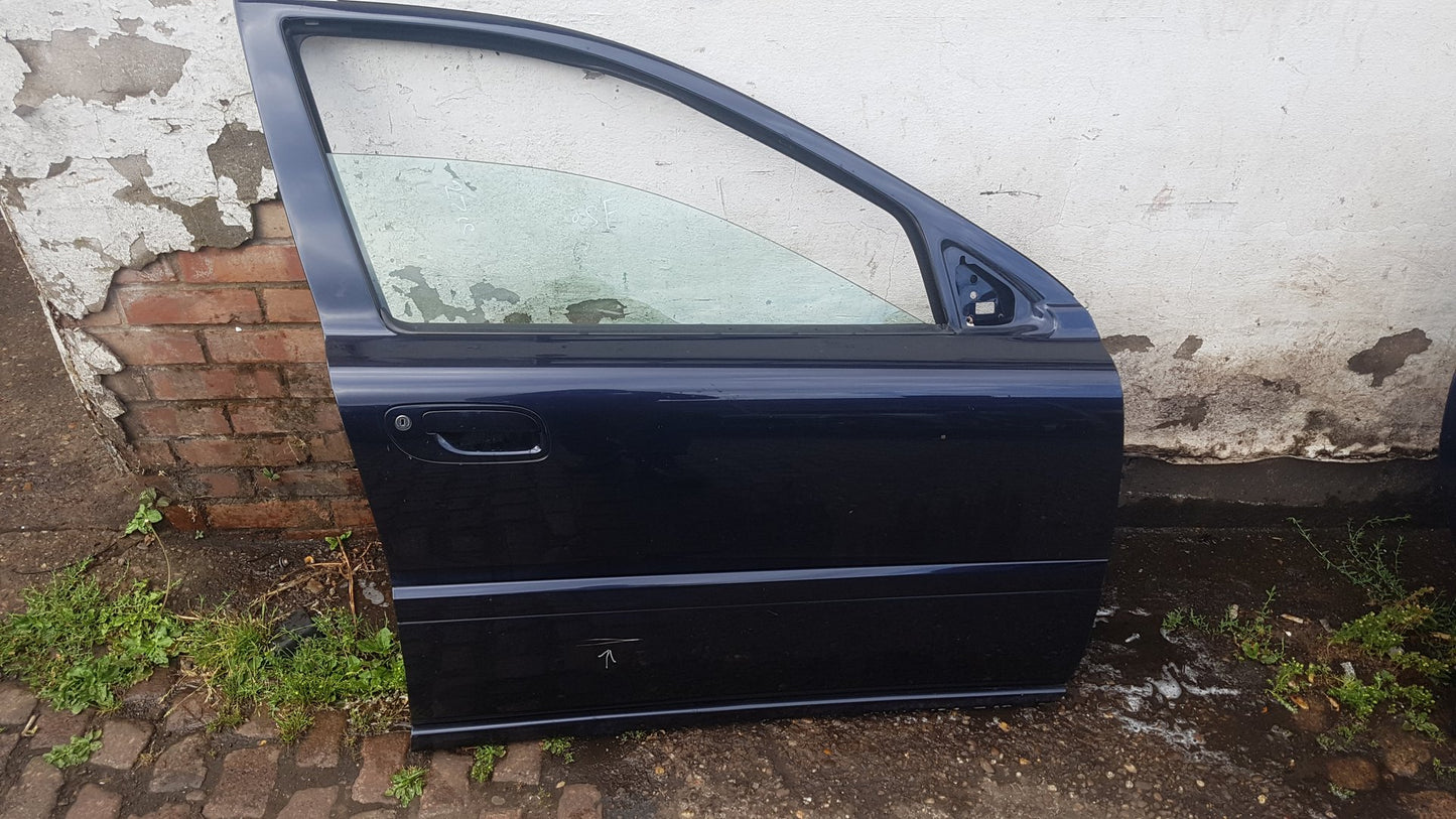 2001-2007 Volvo V70 S60 Front Driver Side Complete Door 467 Magic Blue Pearl 30796487