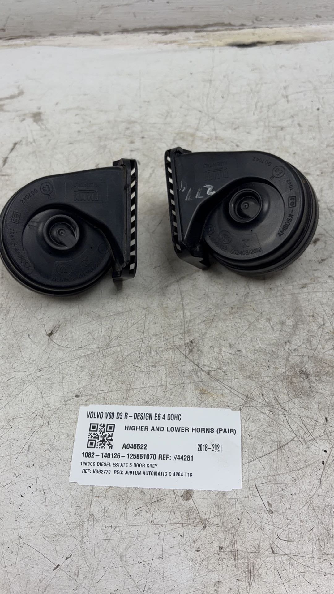 2017 - 2026 Volvo V60 II 225 Estate HIGHER AND LOWER HORNS (PAIR) A046522
