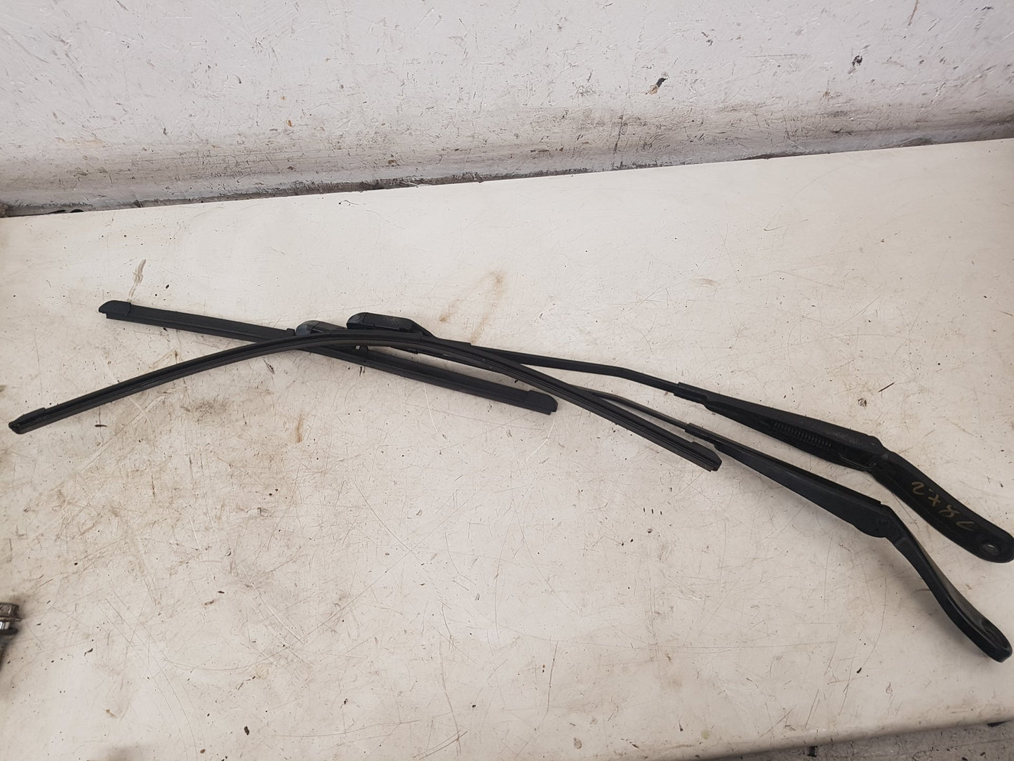 2010 - 2017 Volvo XC60 Estate FRONT WIPER ARMS (PAIR) 30753530