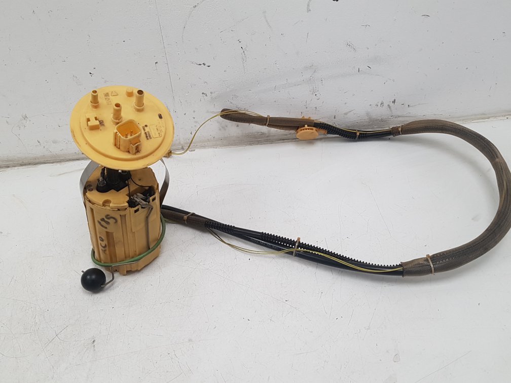 2004 - 2007 Volvo V70 Estate Fuel Pump 30671066