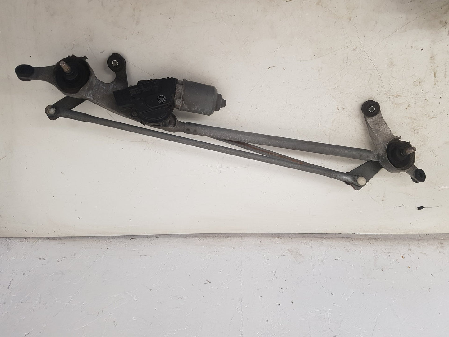 2010 - 2012 Saab 9-5 Saloon Saab 9-5 Vector Front Wiper Motor & Linkage 13240559 2010-2012 13240559