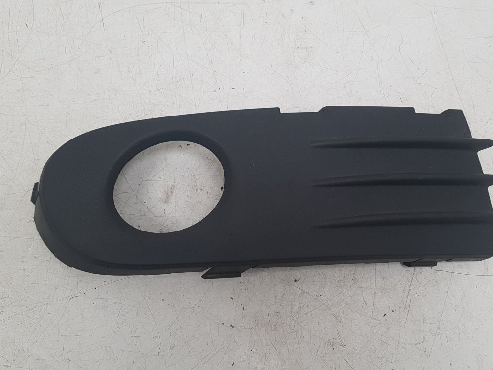 2004 - 2007 Volvo S40 Saloon Right Fog Light Cover 30657008