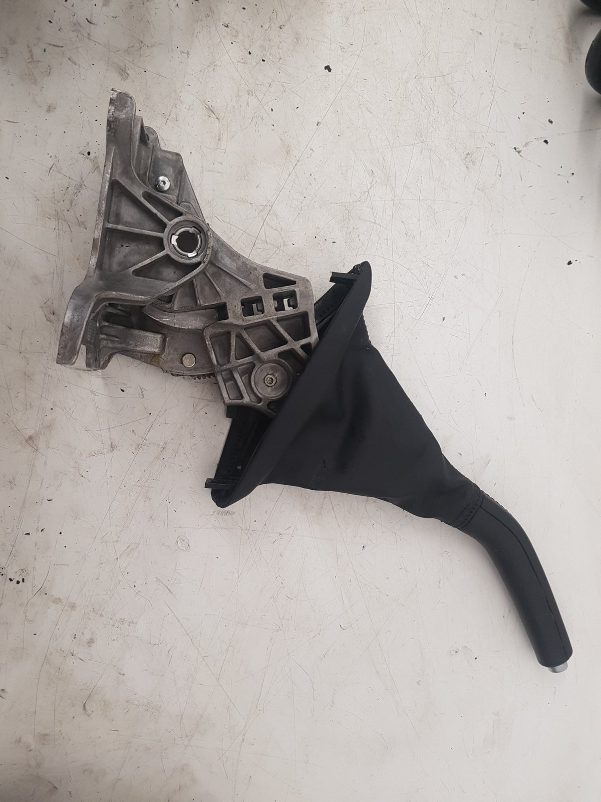 2012-2016 Volvo V40 D2 Handbrake Assembly 11330161 | 1.6 Diesel | VS Breakers Nottingham