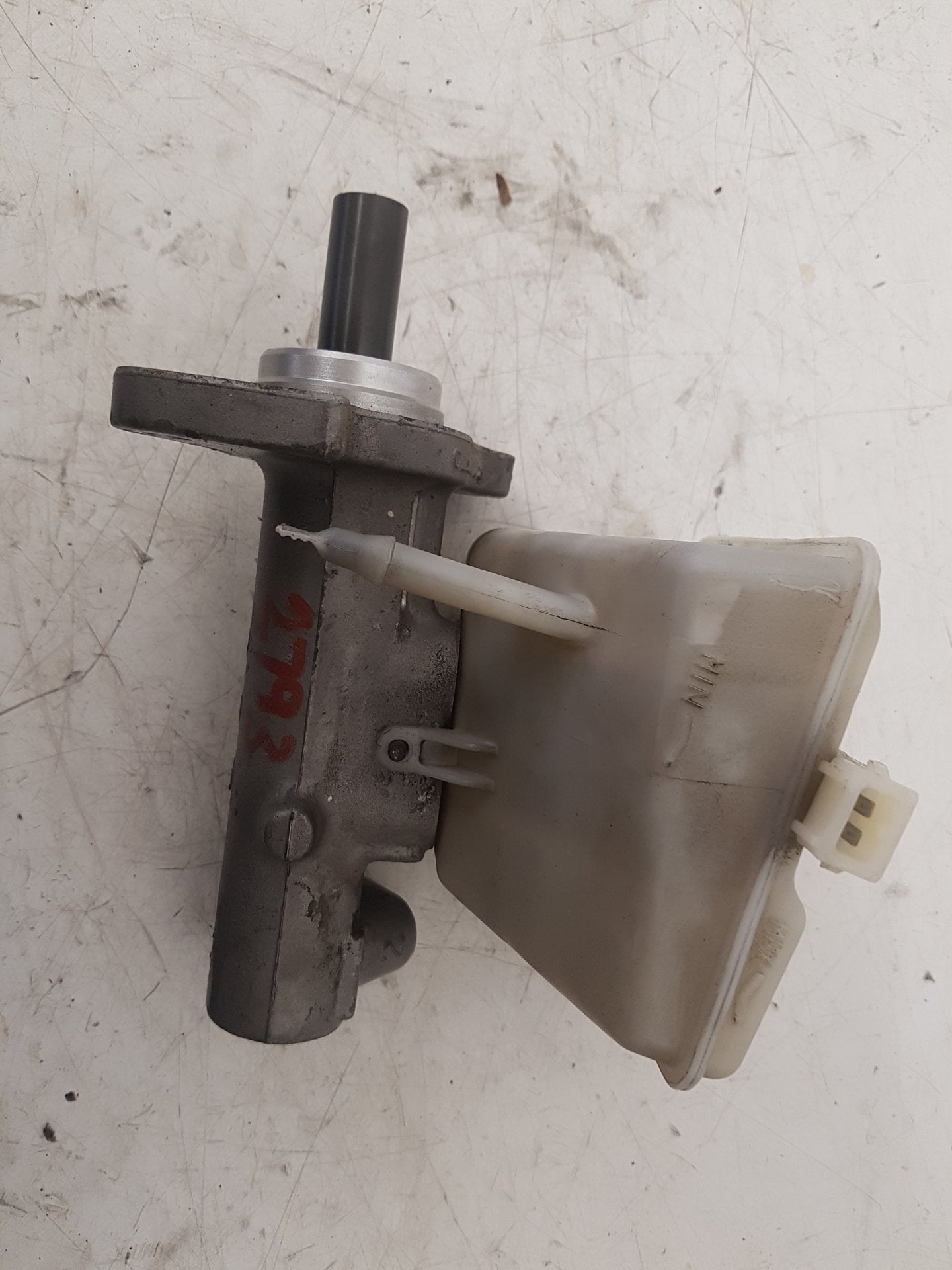 2007 Volvo V70 Estate BRAKE FLUID RESERVOIR AND MASTER CYLINDER 36002375