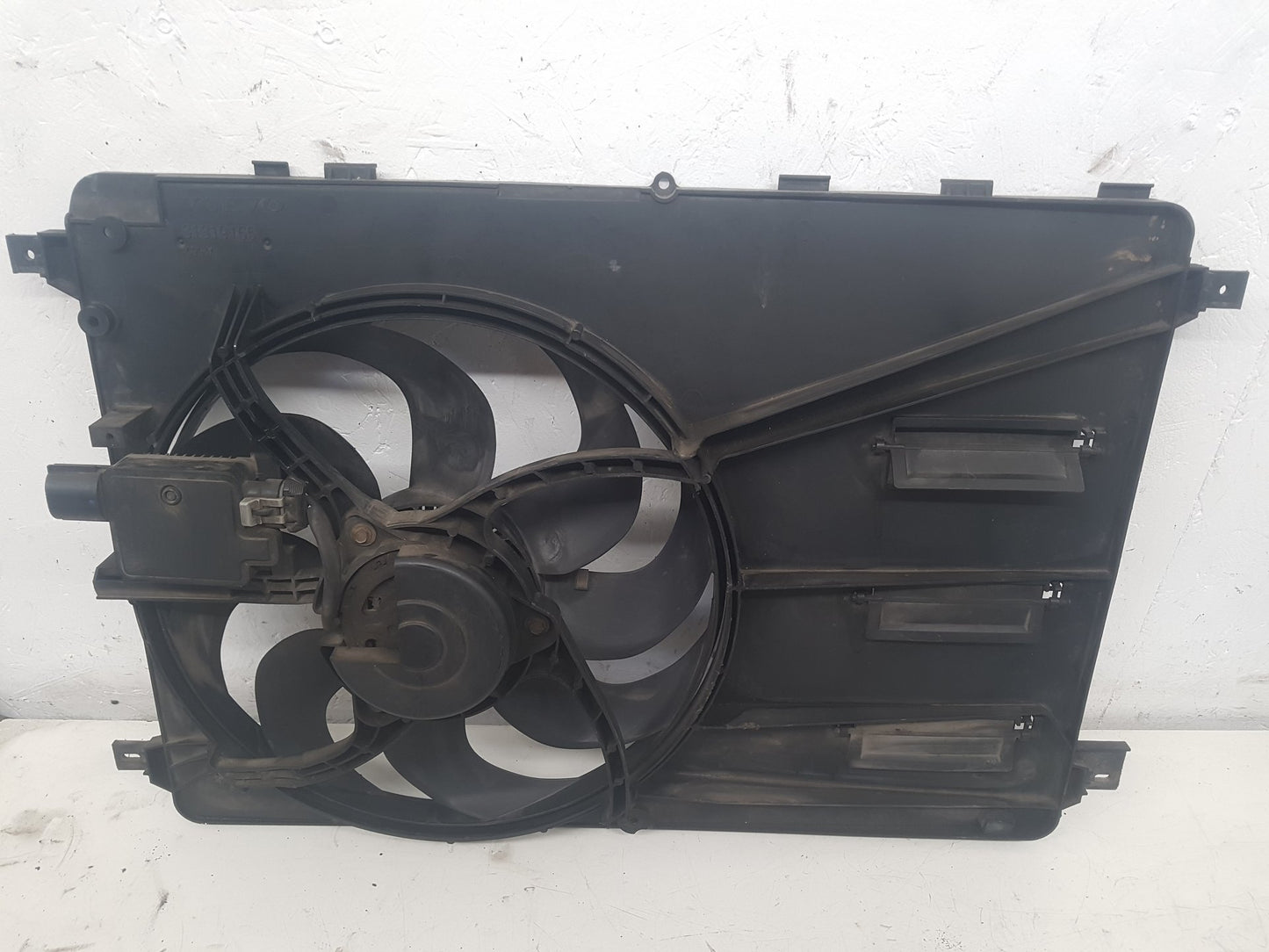 2012 - 2016 Volvo V40 Cross Country Hatchback RADIATOR FAN & COWLING (A/C CAR) 32137338