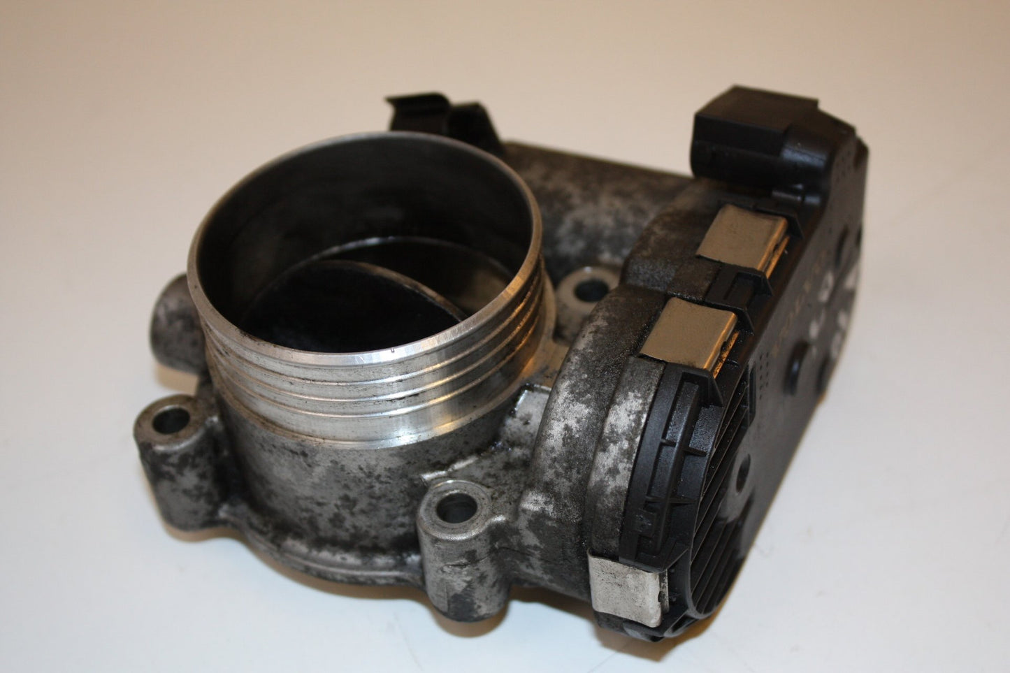 2007 - 2016 Volvo V70 Throttle Body 8692720