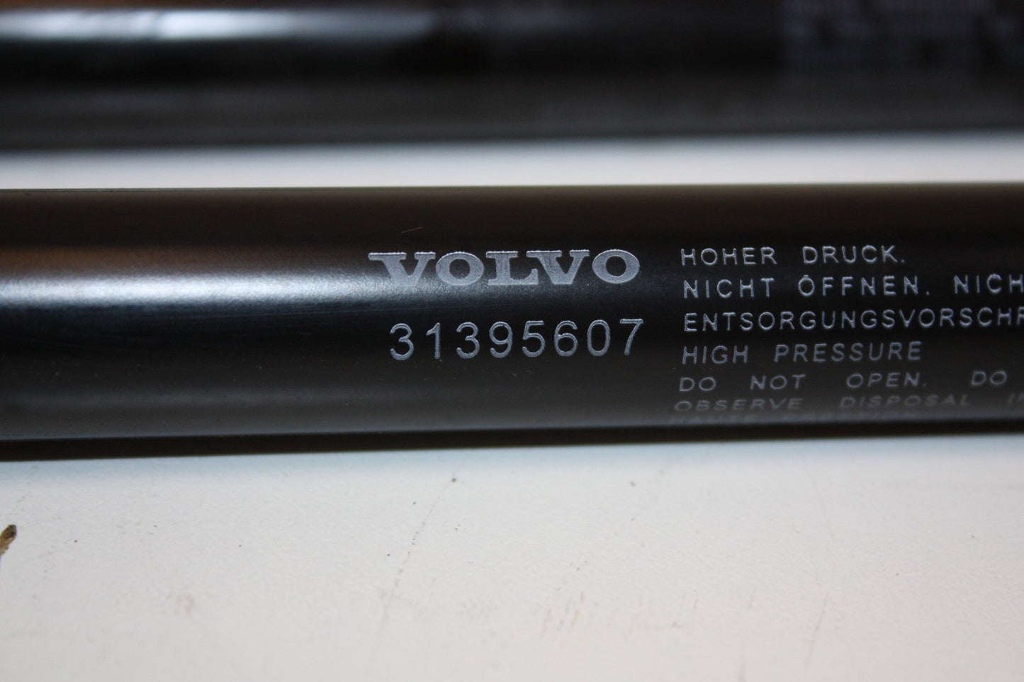 2012 - 2016 Volvo V40 Hatchback TAILGATE STRUTS (PAIR) 31395607