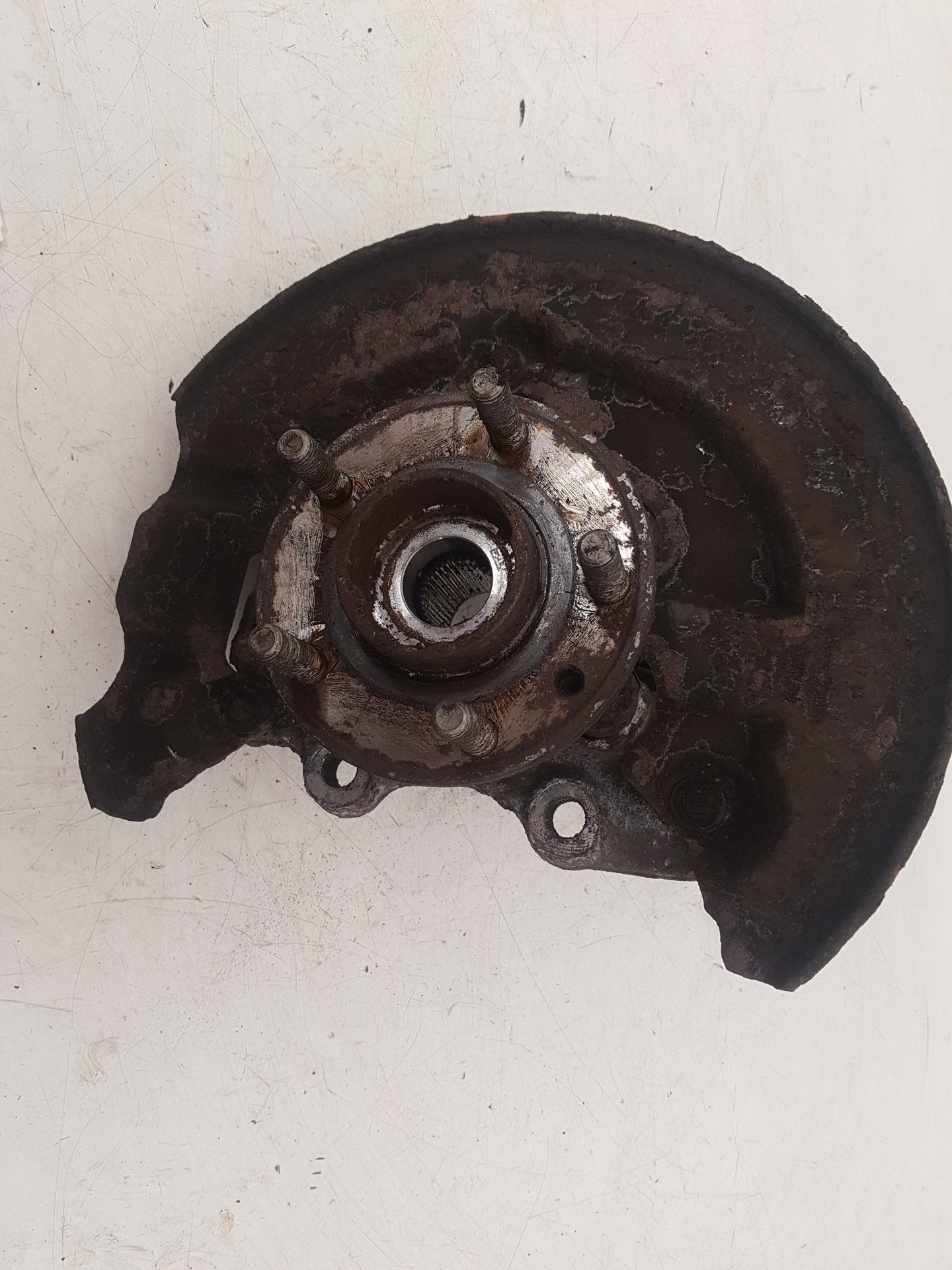 2012 - 2018 Volvo V40 Hatchback HUB WITH ABS (FRONT DRIVER SIDE) CROSS COUNTRY 31387653