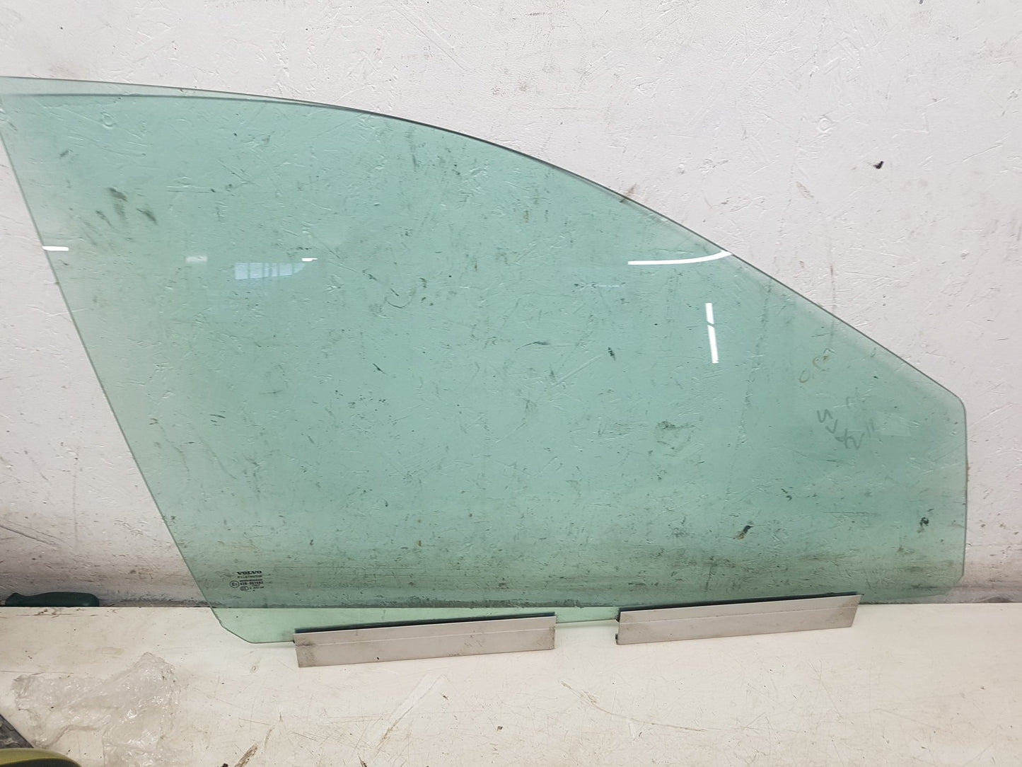 2002 - 2006 Volvo XC90 Estate Right Front Door Window