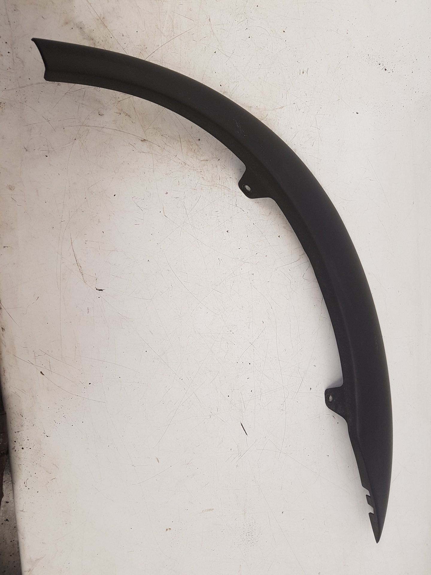 2004 - 2007 Volvo XC70 Estate Left Rear Wheel Arch Moulding 30678045