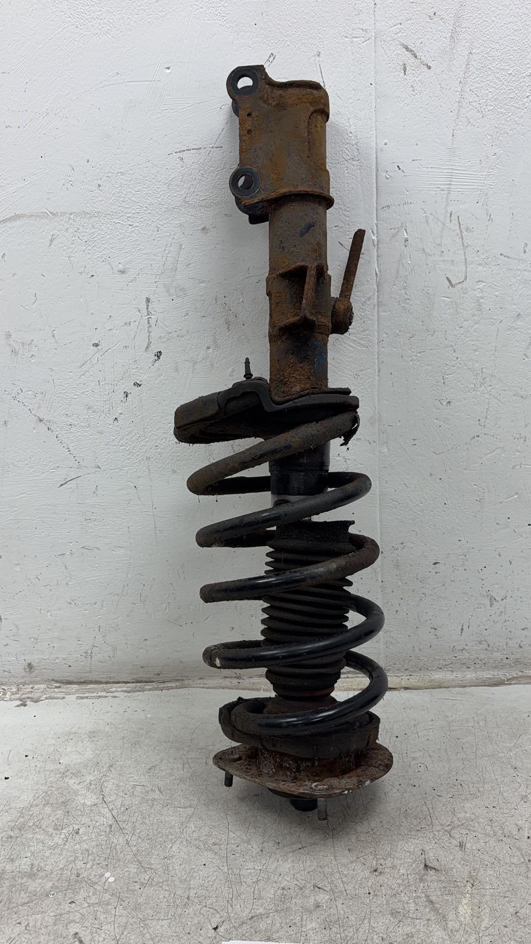 2007 - 2014 Volvo XC90 Estate COIL SPRING (FRONT PASSENGER SIDE)