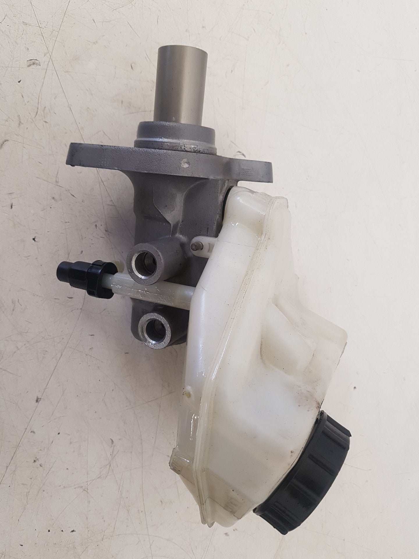 2010 - 2017 Volvo XC60 Estate BRAKE FLUID RESERVOIR AND MASTER CYLINDER