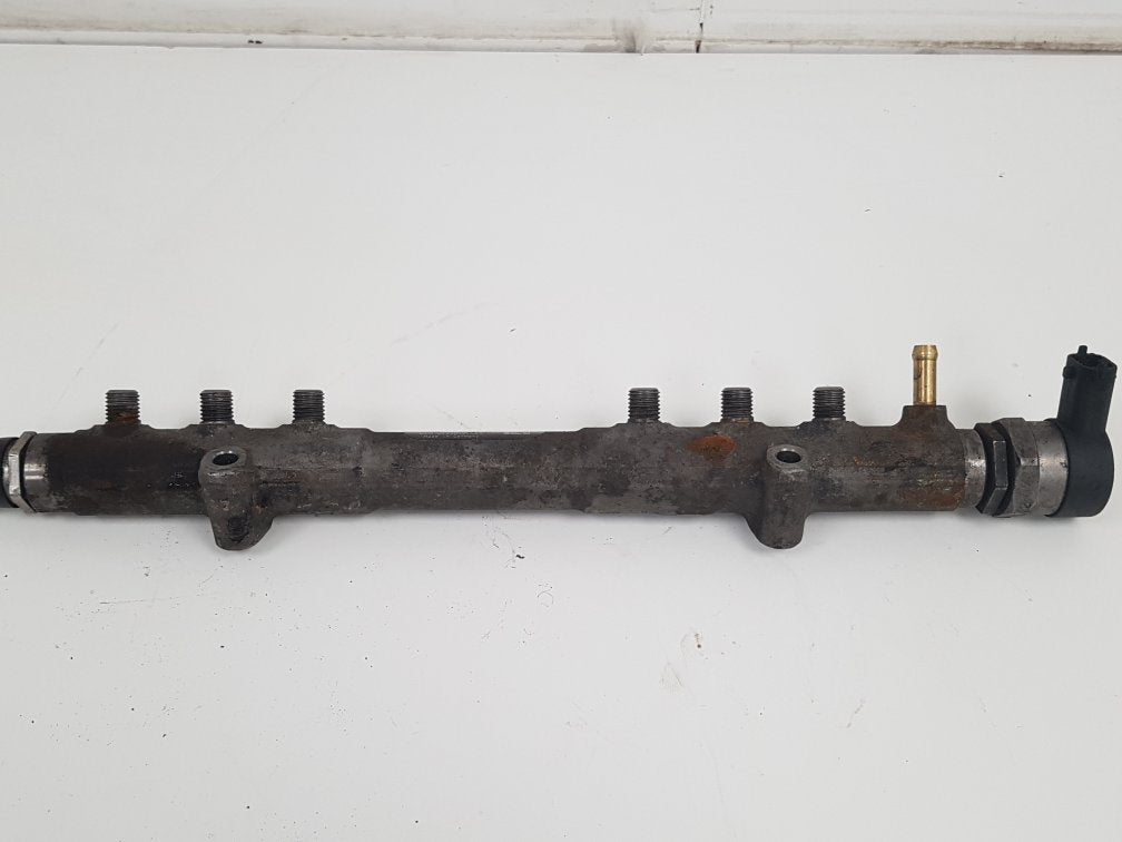 2004 - 2007 Volvo V50 Estate Injection Rail 30777554