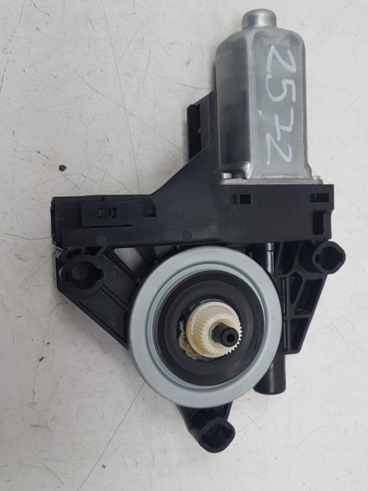 Volvo V40 V40 D2 RH UK O/S/F WINDOW MOTOR Right 2012-2016 120708 12M Warranty