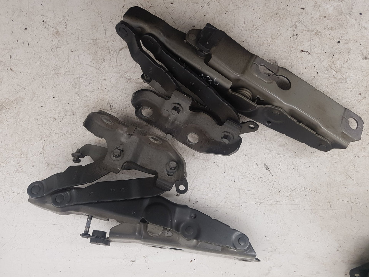 2017 - 2026 Volvo V60 II 225 Estate Bonnet Hinge/Strut 32244192